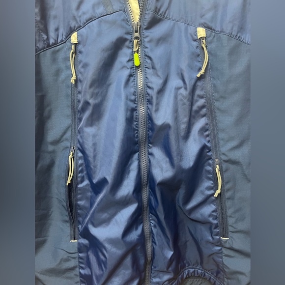 Reebok On Ice Toronto Maple Leafs jacket. Men’s size L - Picture 10 of 12